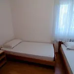Vera Nečujam